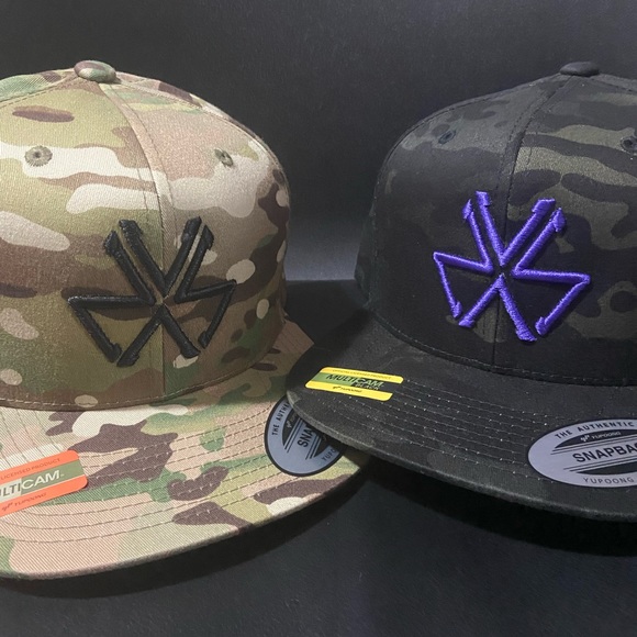 Looking to blend in...
Want a fierce look?
This camo snapback is what you need. - Picture 3 of 3